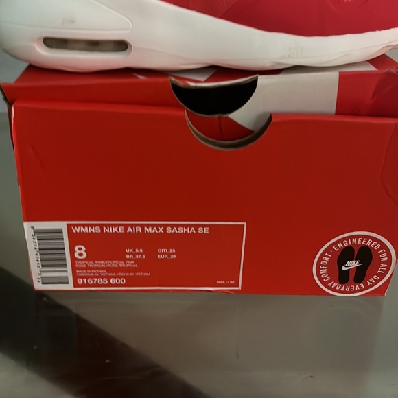 This shoes are new with your box they are so comfortable . - Picture 5 of 5